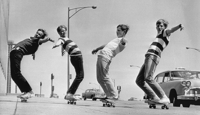 “La fabuleuse histoire du skate”, article extrait du magazine Okapi n°1207 du 1er octobre 2024. Photo : Adobestock.