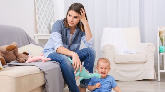 “Burn-out parental” : comment le reconnaître et l’éviter ?